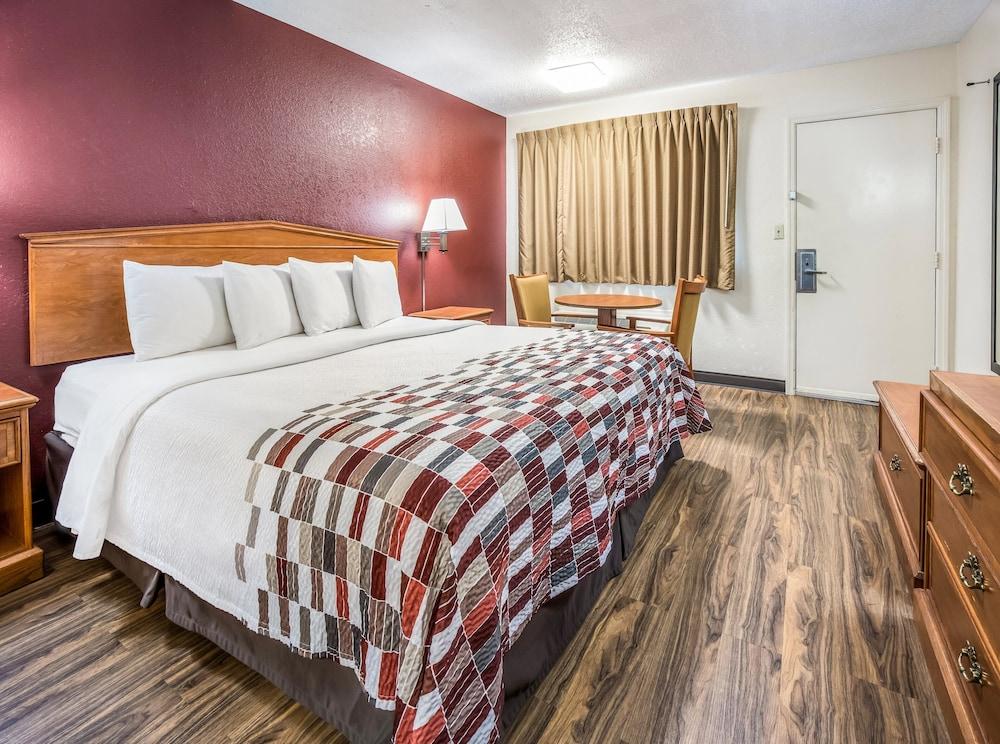 Red Roof - Lookout Mountain 3*